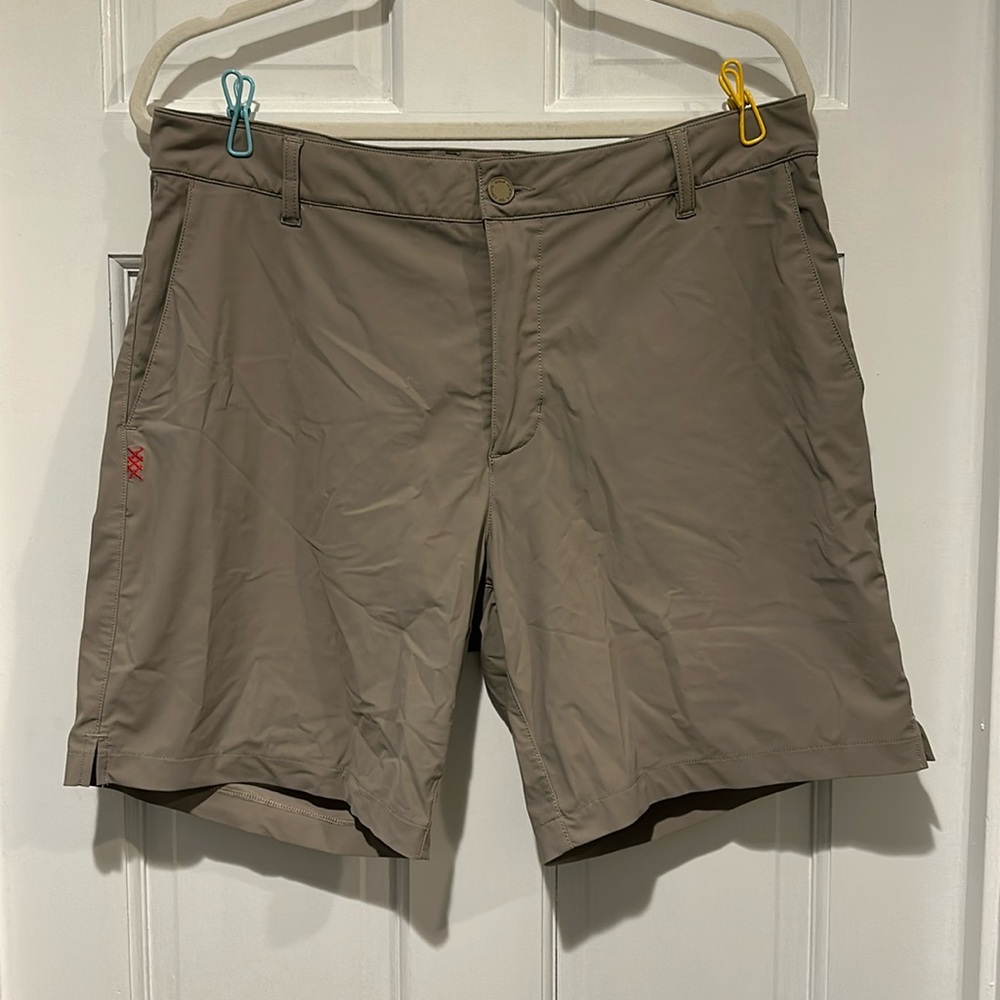 Men’s Rhone Flat Front Resort Short - SANDALO - 33 W - 7” inseam